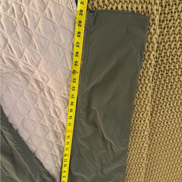 Vuori Technical Climber Pants in Light Grey Size XL - Picture 6 of 9